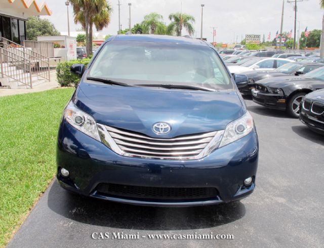 Toyota Sienna 2012 photo 1