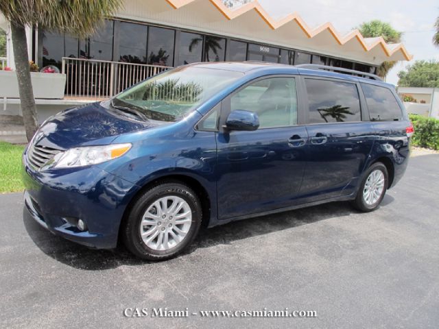 Toyota Sienna 2012 photo 3