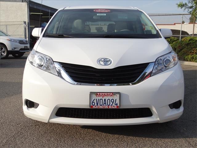 Toyota Sienna 2012 photo 1