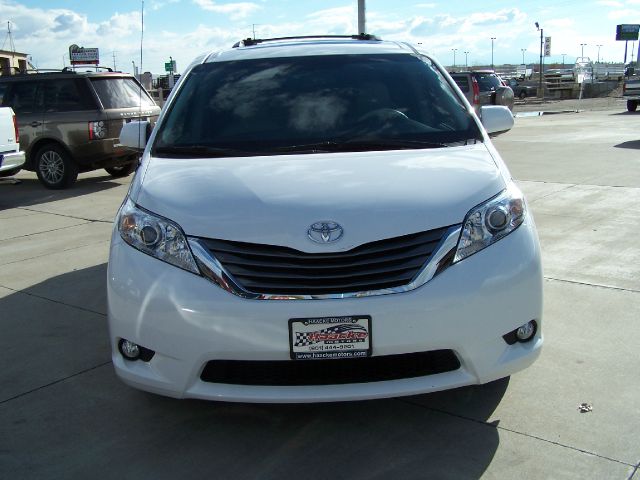 Toyota Sienna 2012 photo 1