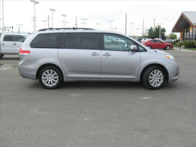 Toyota Sienna 2012 photo 1