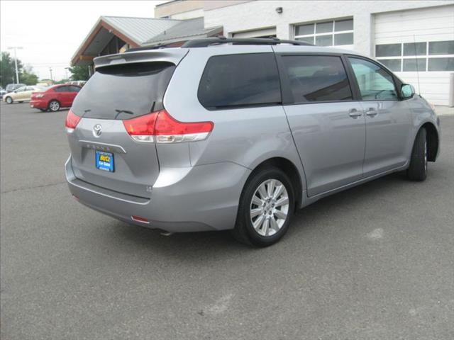 Toyota Sienna 2012 photo 4