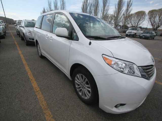 Toyota Sienna 2012 photo 4