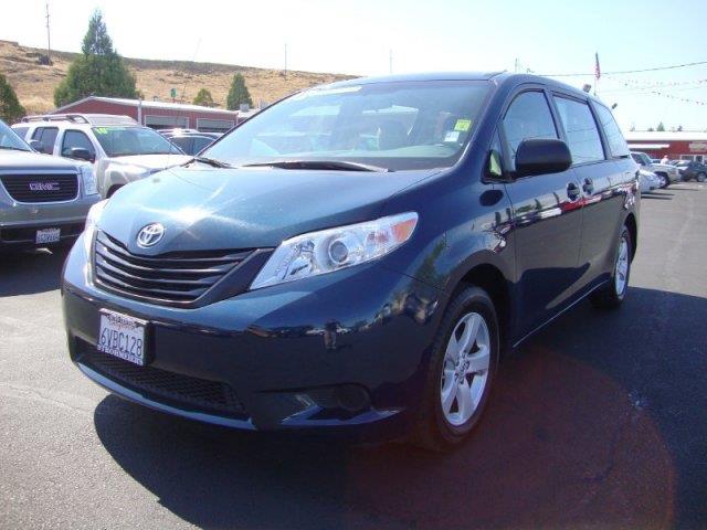 Toyota Sienna 2012 photo 3