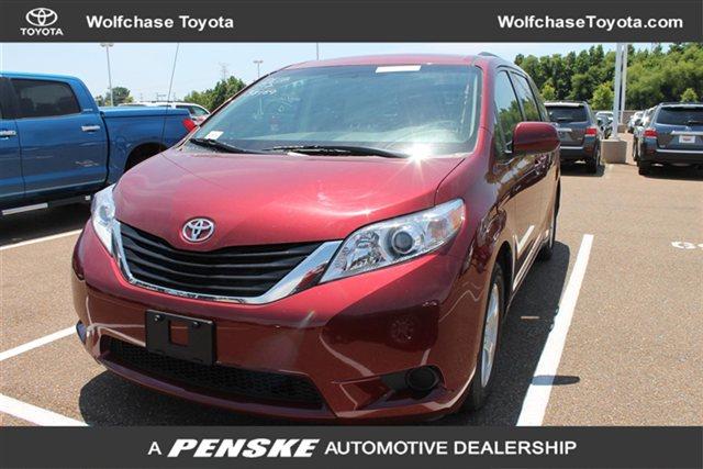 Toyota Sienna 2012 photo 3