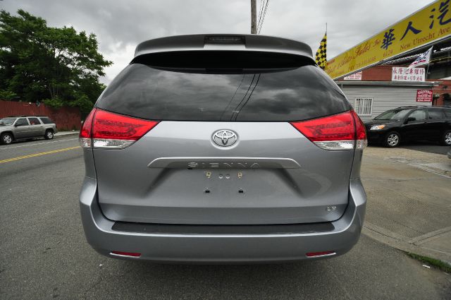 Toyota Sienna 2012 photo 21