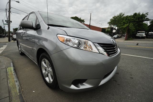 Toyota Sienna 2012 photo 24