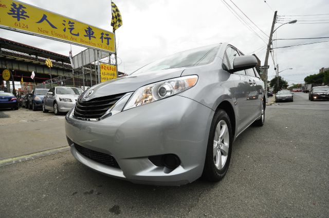 Toyota Sienna 2012 photo 25