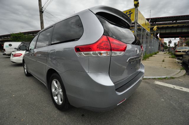 Toyota Sienna 2012 photo 4