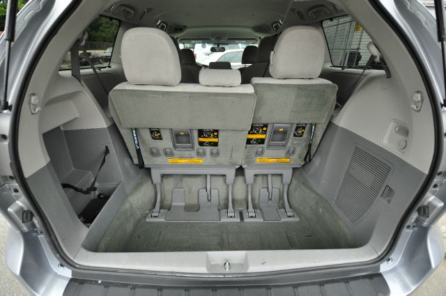 Toyota Sienna 2012 photo 7