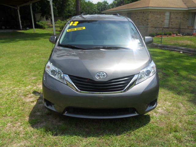 Toyota Sienna 2012 photo 3