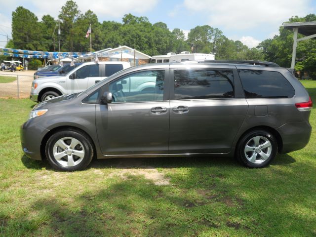 Toyota Sienna 2012 photo 4