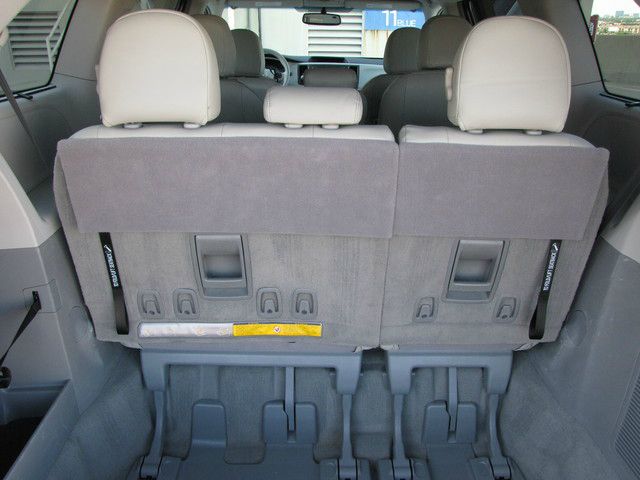 Toyota Sienna 2012 photo 7