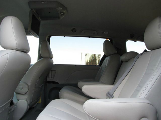 Toyota Sienna 2012 photo 8