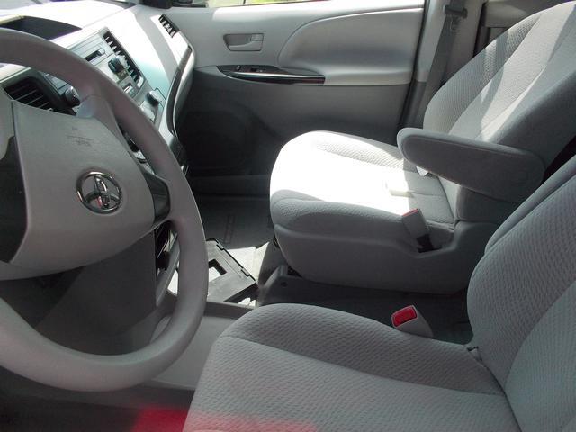 Toyota Sienna 2012 photo 2