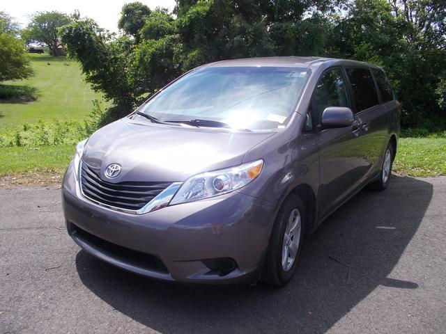 Toyota Sienna 2012 photo 4