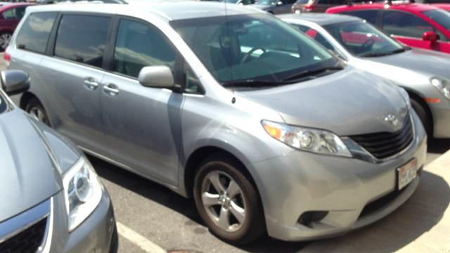 Toyota Sienna 2012 photo 1