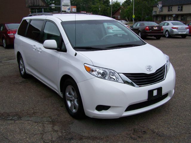 Toyota Sienna 2012 photo 1