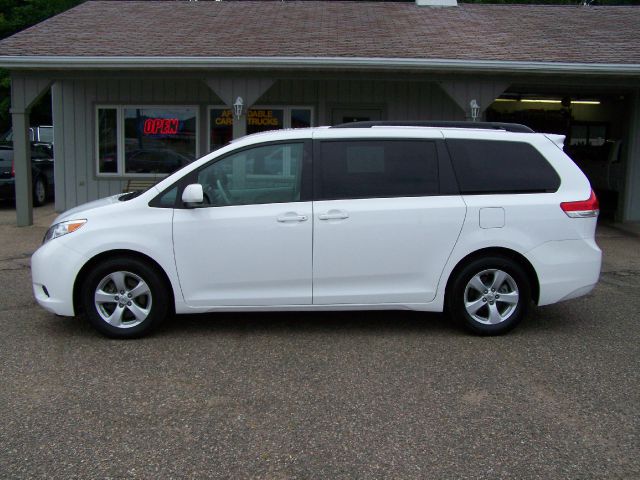 Toyota Sienna 2012 photo 2