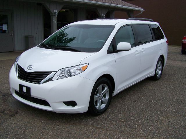 Toyota Sienna 2012 photo 3