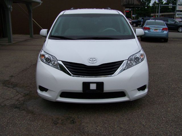 Toyota Sienna 2012 photo 4