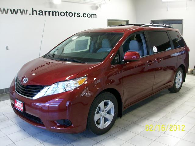 Toyota Sienna Base MiniVan