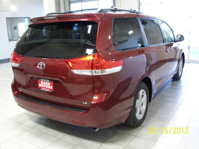 Toyota Sienna 2012 photo 2