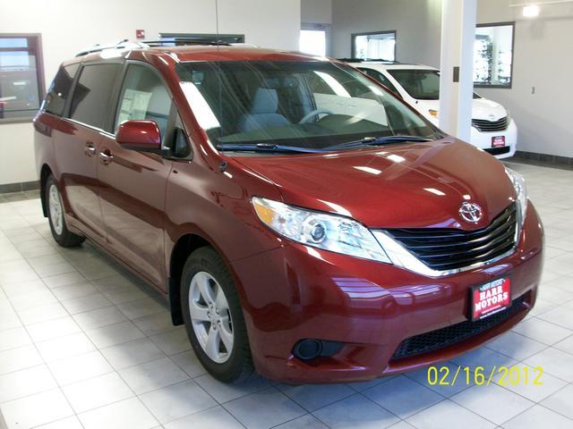 Toyota Sienna 2012 photo 3