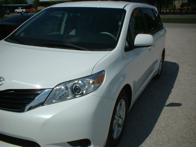 Toyota Sienna 2012 photo 1