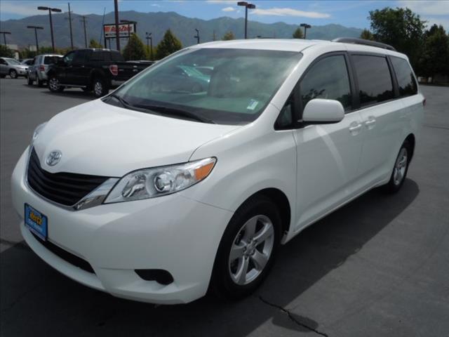 Toyota Sienna 2013 photo 3