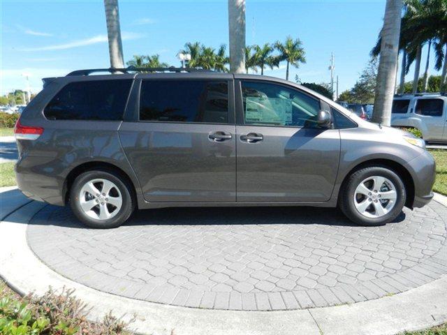 Toyota Sienna 2013 photo 4