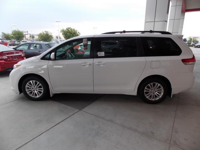 Toyota Sienna 2013 photo 1