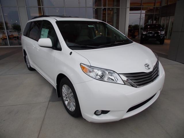 Toyota Sienna 2013 photo 4