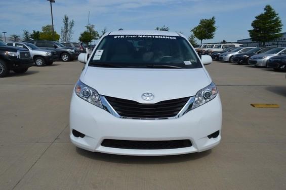 Toyota Sienna 2013 photo 1