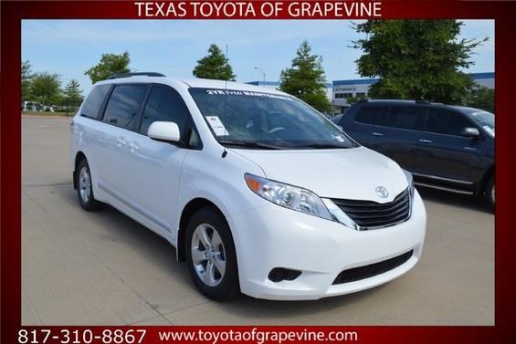 Toyota Sienna 2013 photo 2