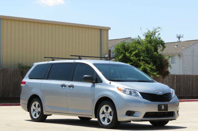 Toyota Sienna 2013 photo 2