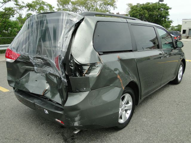 Toyota Sienna 2013 photo 11