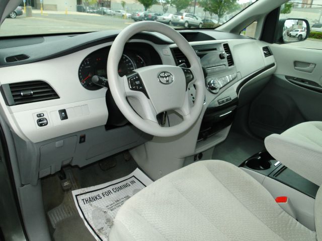 Toyota Sienna 2013 photo 20