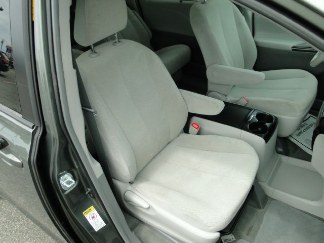 Toyota Sienna 2013 photo 28