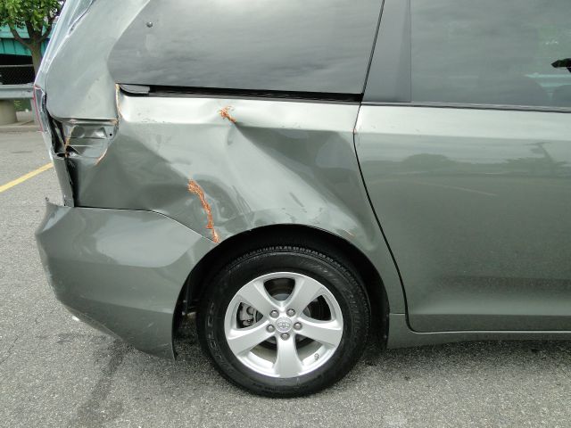 Toyota Sienna 2013 photo 32