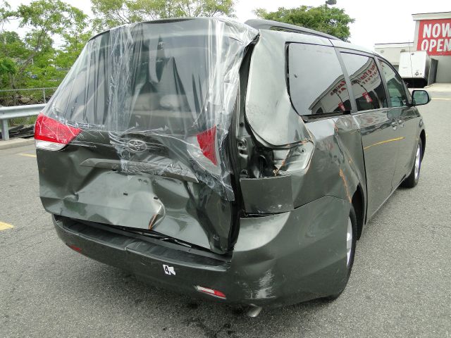 Toyota Sienna 2013 photo 33