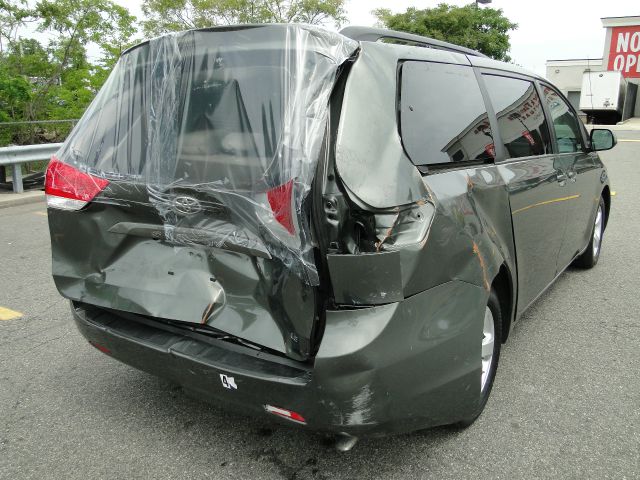 Toyota Sienna 2013 photo 34