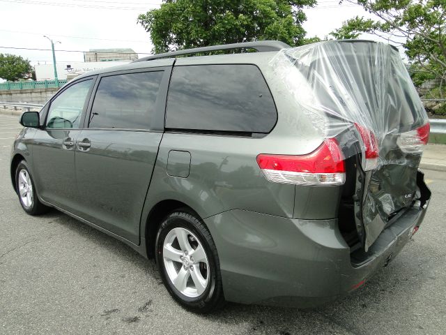 Toyota Sienna 2013 photo 35