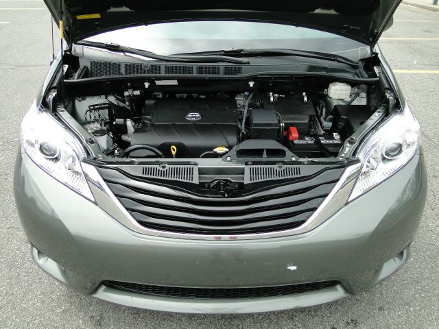 Toyota Sienna 2013 photo 42