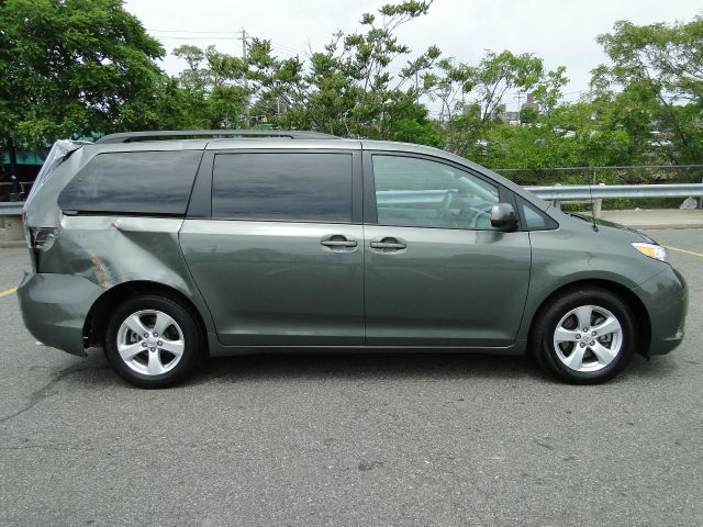 Toyota Sienna 2013 photo 43