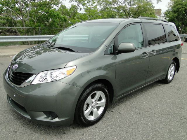 Toyota Sienna 2013 photo 44