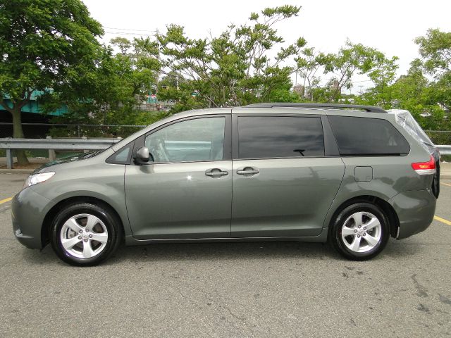 Toyota Sienna 2013 photo 45