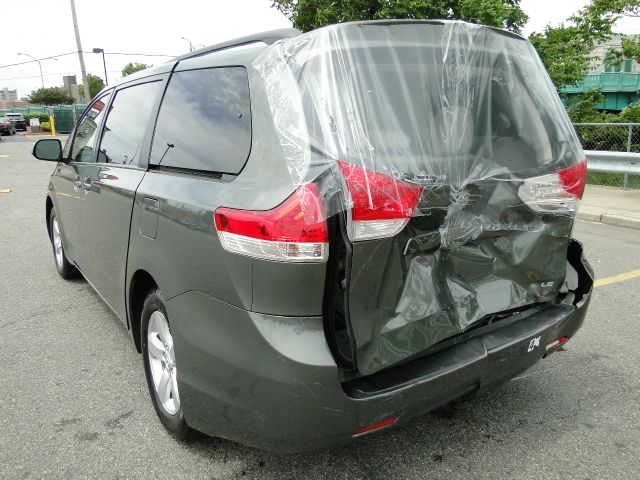 Toyota Sienna 2013 photo 50