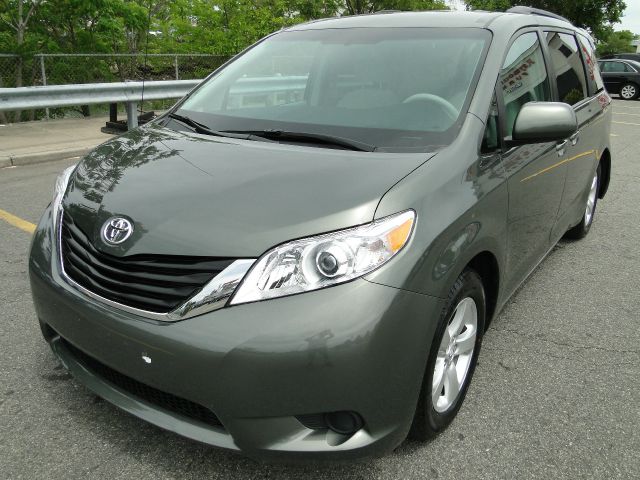 Toyota Sienna 2013 photo 55