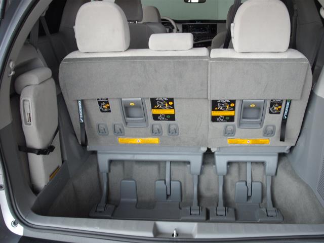 Toyota Sienna 2013 photo 1